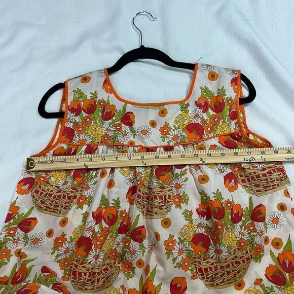 Vintage 60’s Orange Floral Smocked Apron - Picture 4 of 4